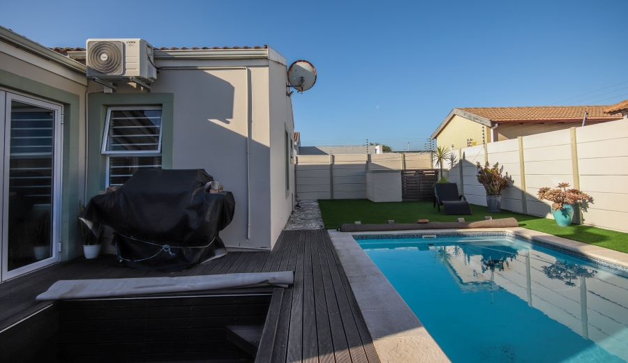 3 Bedroom Property for Sale in Parklands East Western Cape